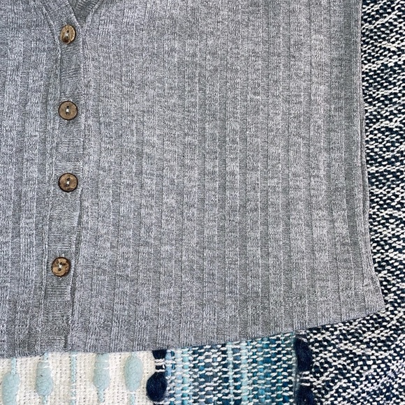 Francesca’s GloFashion NWT ribbed cropped tank top- Medium - Picture 3 of 4